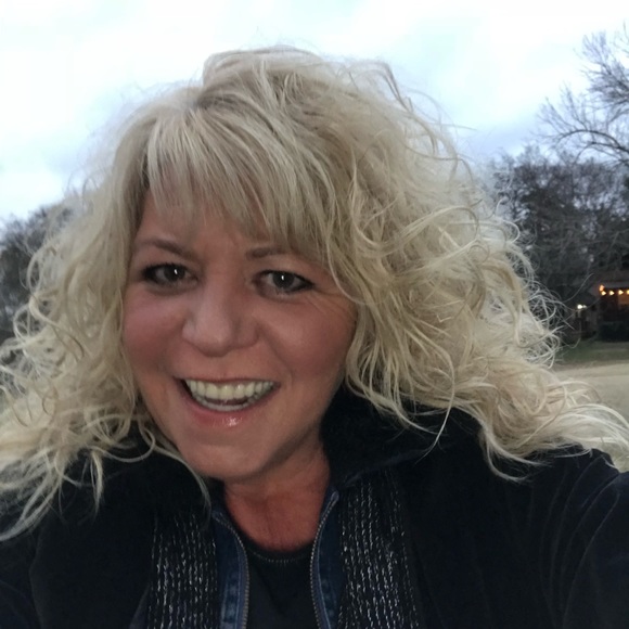 Meet your Posher, Tiffany - Picture 4 of 6